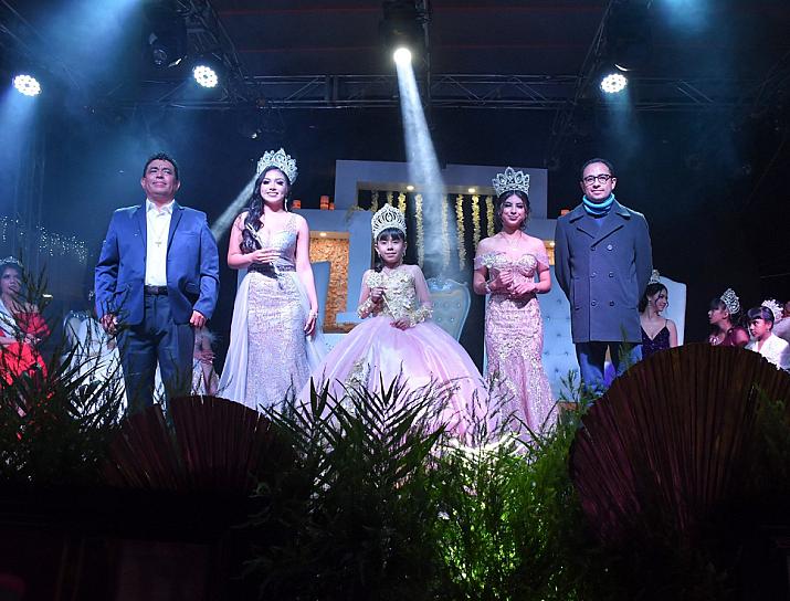 CORONAN A HEIDY ESTRELLA I REINA DE ZÓQUITE