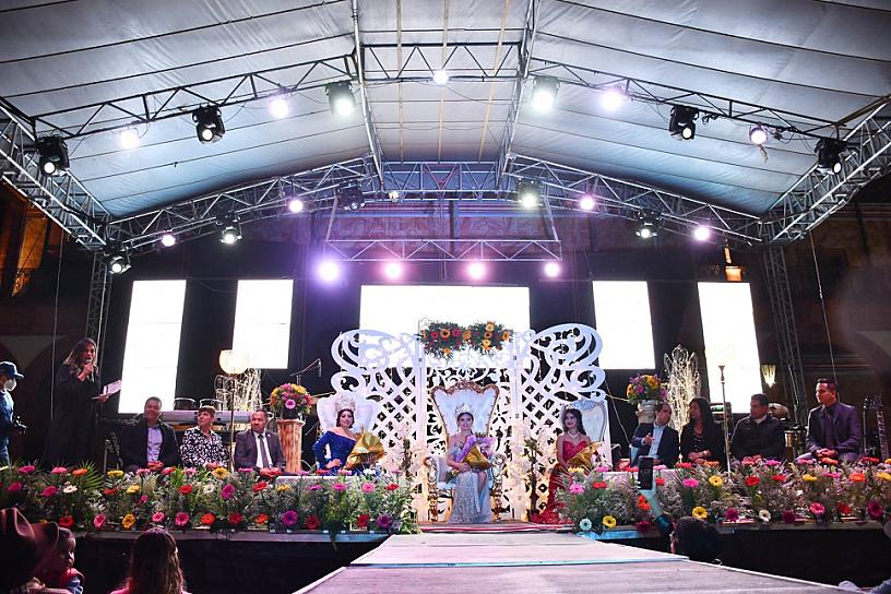 CORONAN A JUDITH I COMO REINA DE TACOALECHE