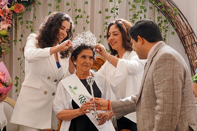 CORONAN A MARTITA I, REINA DEL ADULTO MAYOR 2022 