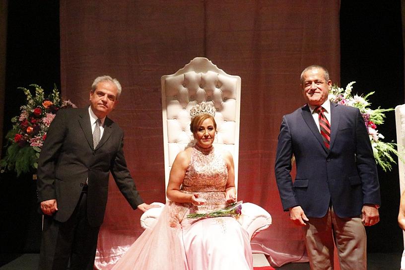 CORONAN A MARYCHUY I COMO  REINA DE LA CASA DEL JUBILADO ISSSTEZAC