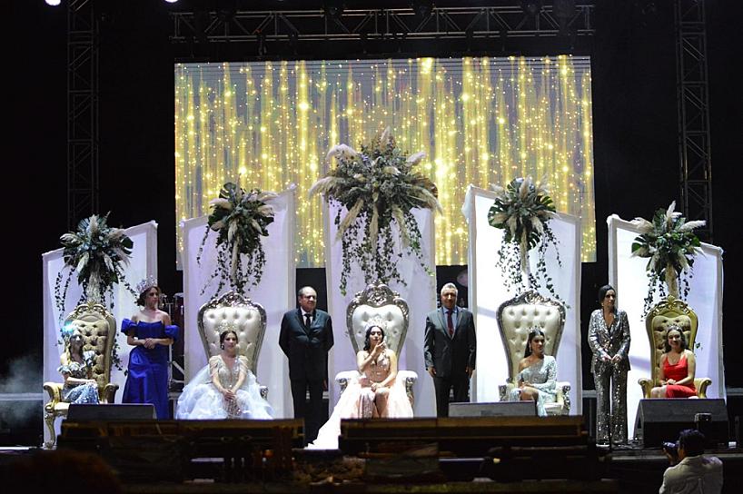 CORONAN A MICHELLE II COMO REINA DE LA FERIA DE VILLANUEVA 
