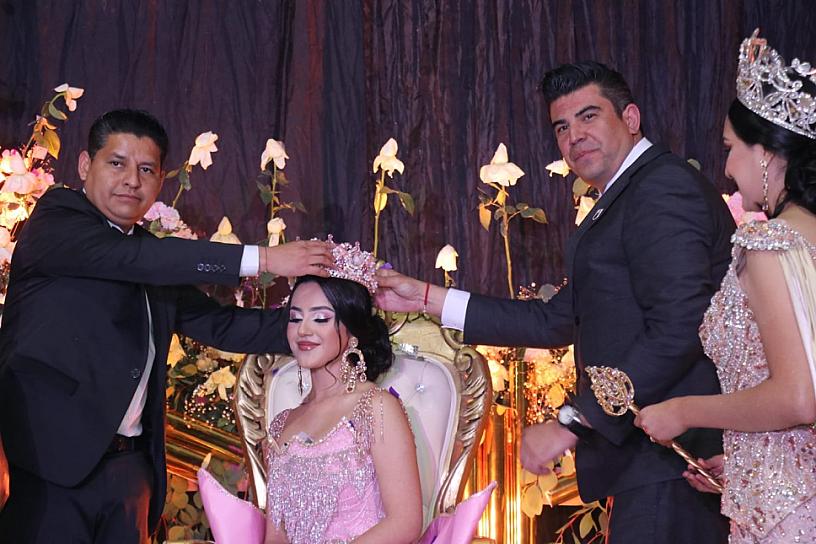 CORONAN A TANIA COMO REINA DEL CARNAVAL DE RÍO GRANDE 