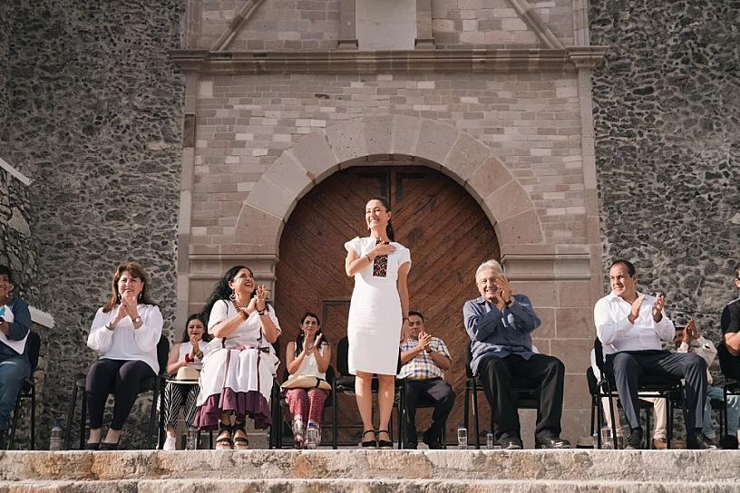 CORTAN LISTÓN INAUGURAL EN LA PARROQUIA SANTO DOMINGO EN TLAQUILTENANGO