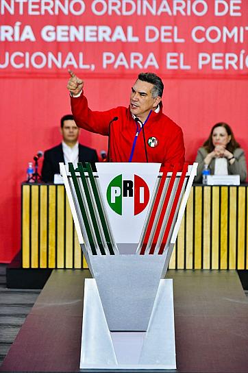 ALEJANDRO MORENO RINDE PROTESTA COMO DIRIGENTE DEL PRI