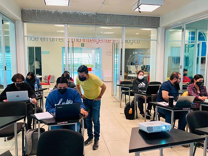 CULMINAN CURSOS DE ACTUALIZACIÓN TECNOLÓGICA EN EL COZCYT 