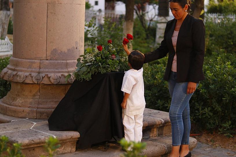 CULMINAN JUEGOS FLORES CON OFRENDA 