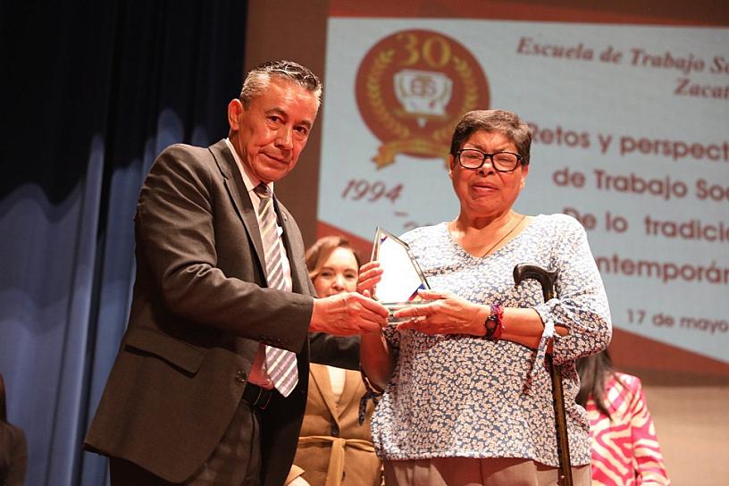 CUMPLE 30 AÑOS LA ESCUELA DE TRABAJO SOCIAL 