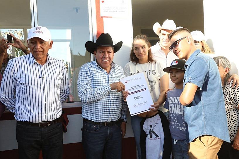 CUMPLE DMA CON ENTREGA DE APOYOS A FAMILIAS AFECTADAS POR TROMBA 