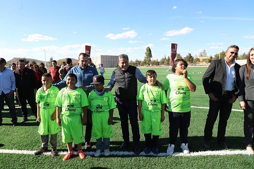 CUMPLE GOBERNADOR CON ESTUDIANTES Y DEPORTISTAS