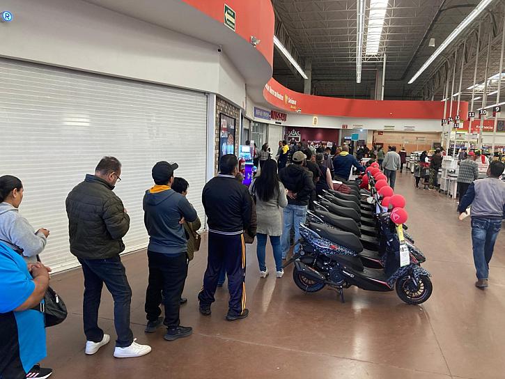 Cumplen ciudadanos con pagos de tenencia y predial 