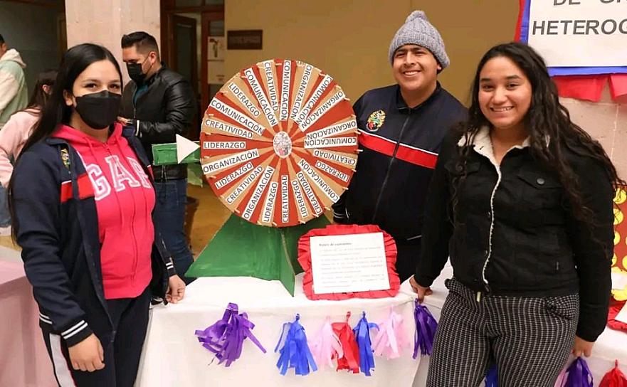 DOCENTES EN PROCESO REALIZAN MATERIAL DIDÁCTICO CON RECICLAJE