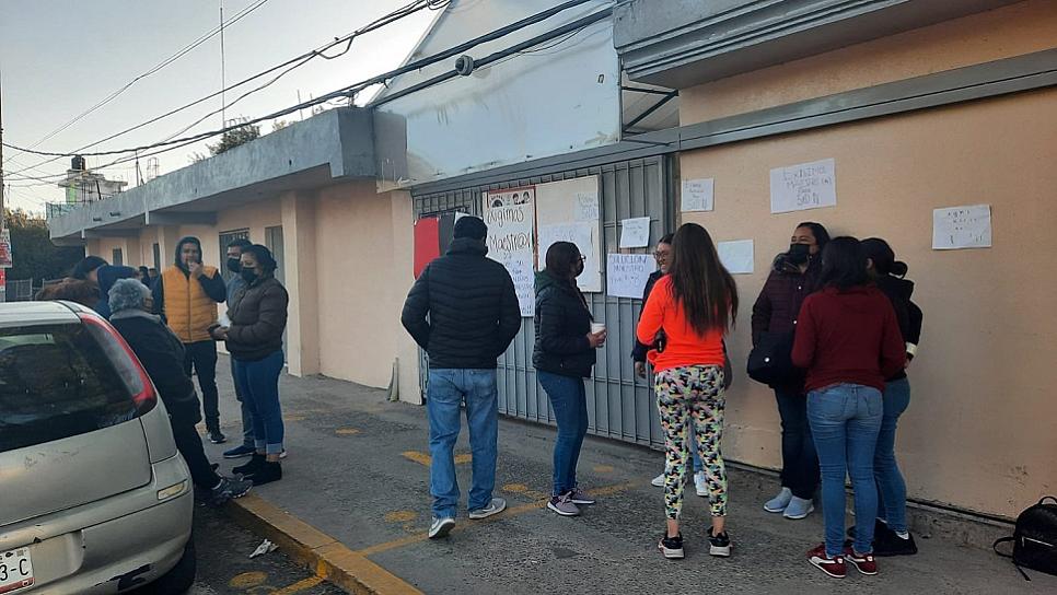 DÍA 2 Y PATERFAMILIAS DE MANTIENEN BLOQUEO EN ESCUELA