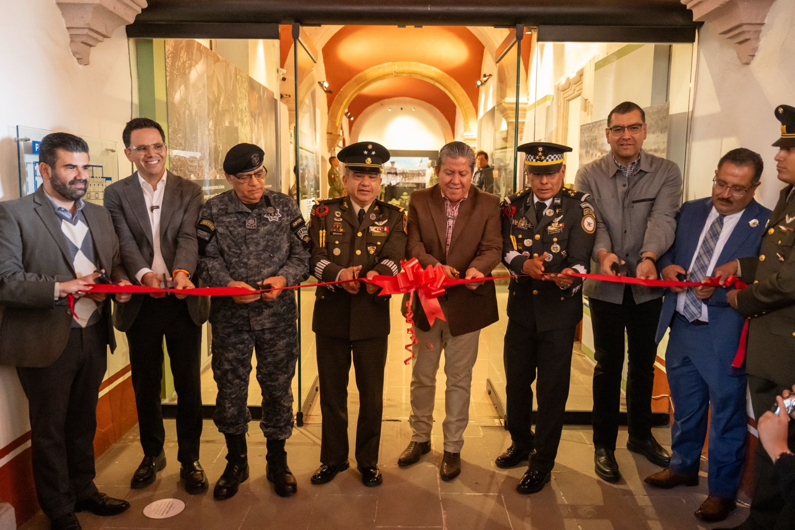 INAUGURA MONREAL EXPOSICIÓN DEL EJÉRCITO EN MUSEO PEDRO CORONEL