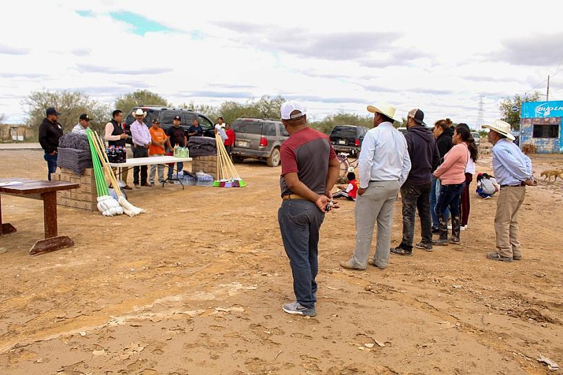 DAN APOYOS A AFECTADOS POR INTENSAS LLUVIAS