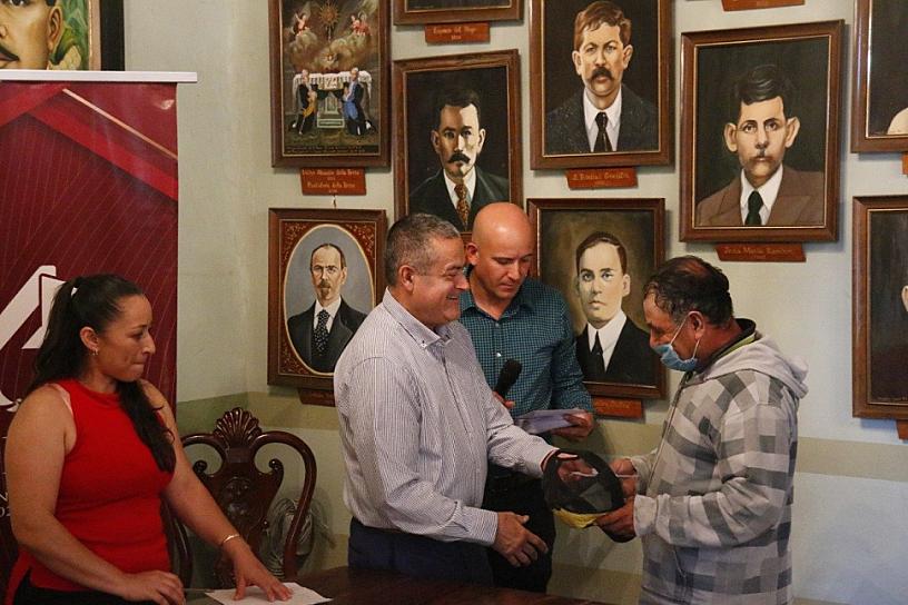 DAN APOYOS ECONÓMICOS A 33 JEREZANOS 