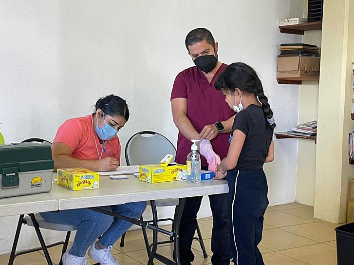 DAN ATENCIÓN MÉDICA A ESTUDIANTES DE JEREZ