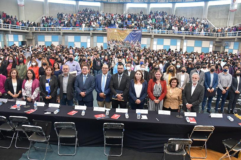 DAN BIENVENIDA A ALUMNOS DEL ÁREA DE CIENCIAS DE LA SALUD