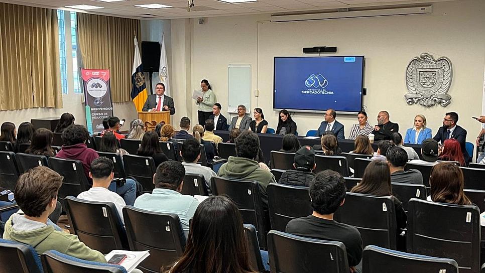DAN BIENVENIDA A ESTUDIANTES DE MERCADOTECNIA EN LA UAZ