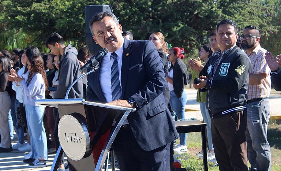 DAN BIENVENIDA A NUEVOS ALUMNOS DE LA UTZAC 