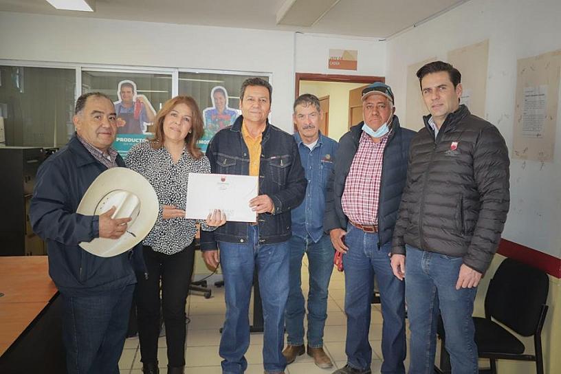 DAN CERTEZA JURÍDICA A 143 FAMILIAS DE VILLA DE COS