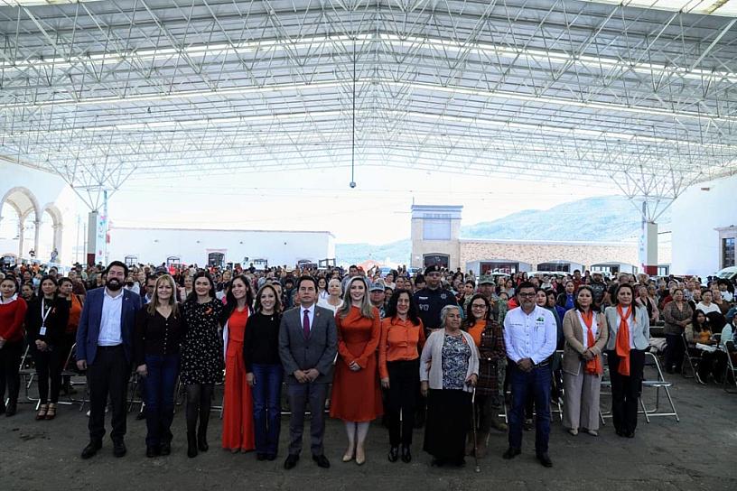 DAN CERTEZA JURÍDICA A MÁS DE 300 MUJERES 