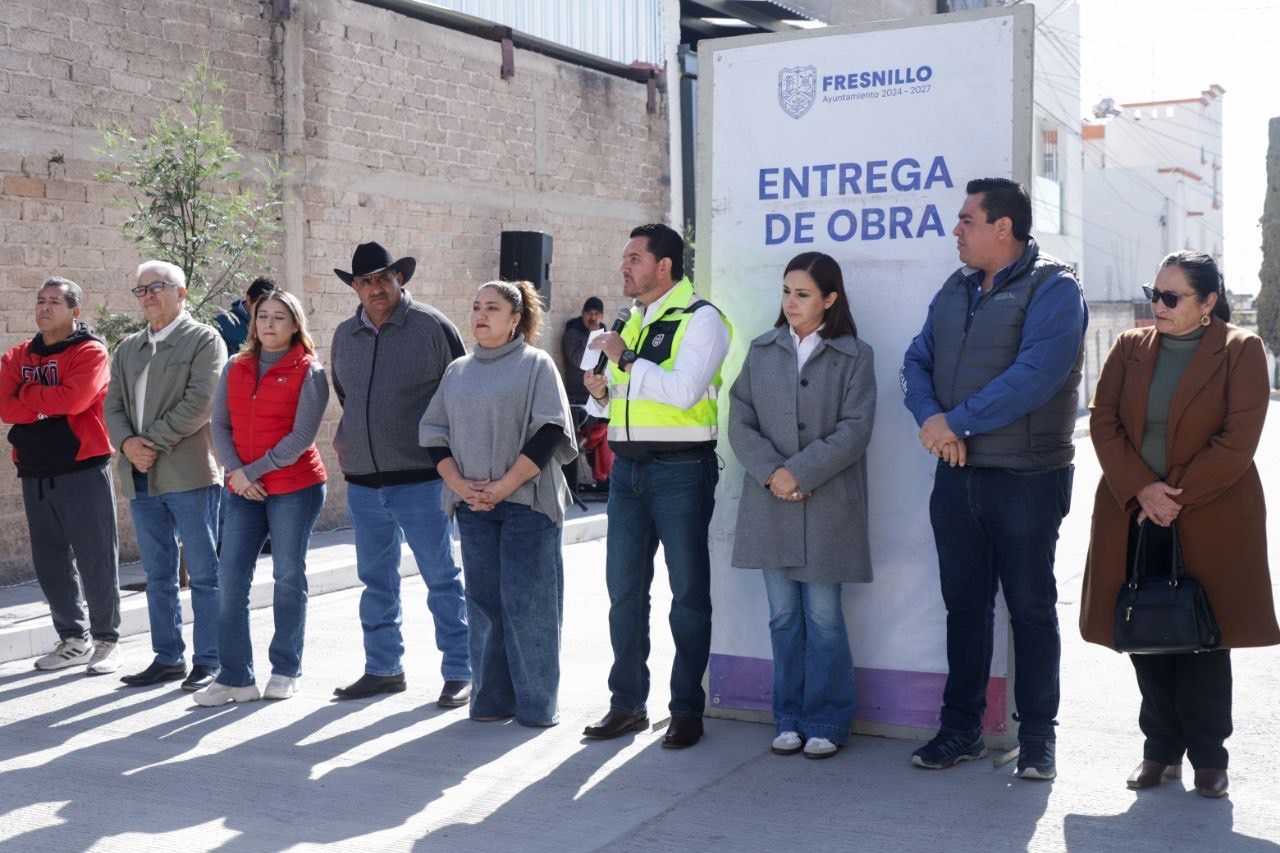 ENTREGA JAVIER TORRES PAVIMENTACIÓN DE CALLE LIRIOS