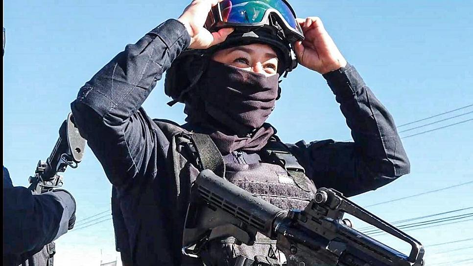 DANIELA, ORGULLOSA MUJER POLICÍA 