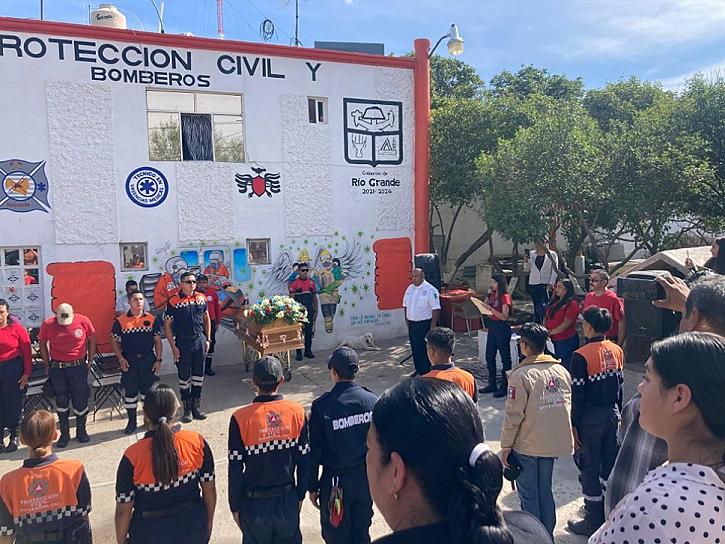 DAN ÚLTIMO ADIÓS A BOMBERO DE RÍO GRANDE 