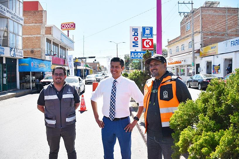 DAN MANTENIMIENTO AL CAMINO ROSA EN GUADALUPE