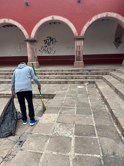 DAN MANTENIMIENTO AL CENTRO HISTÓRICO Y SUS ALREDEDORES