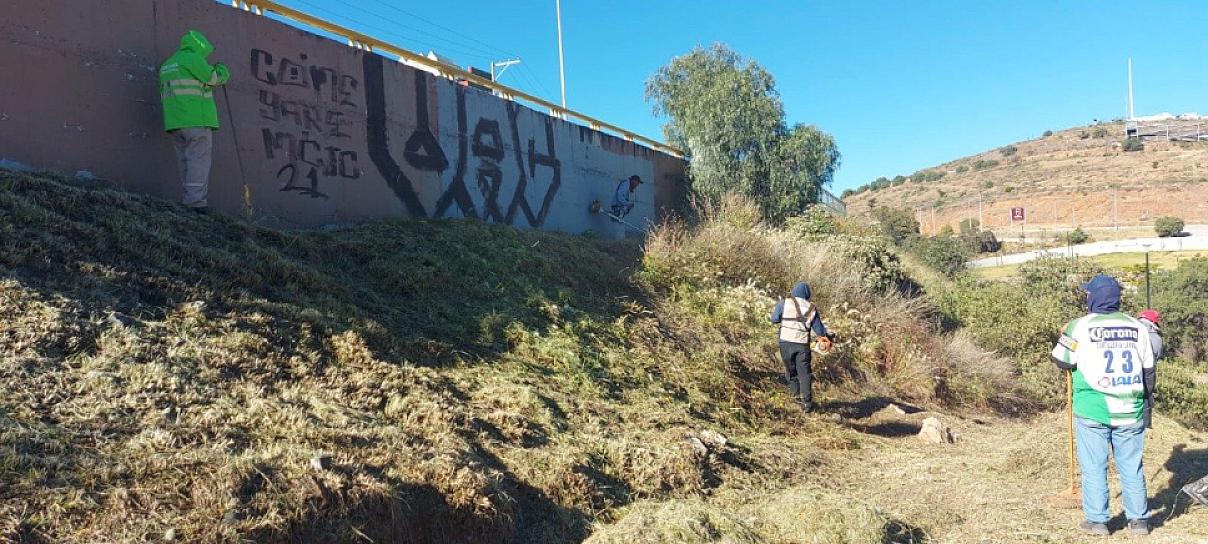 DAN MANTENIMIENTO AL PARQUE ARROYO DE LA PLATA