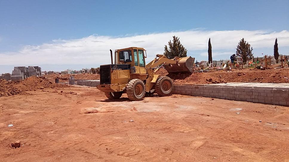 DAN MANTENIMIENTO A PANTEONES DE LA CAPITAL