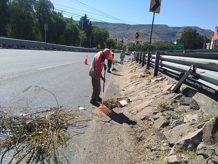 DAN MANTENIMIENTO A PRINCIPALES AVENIDAS DE LA ZONA METROPOLITANA