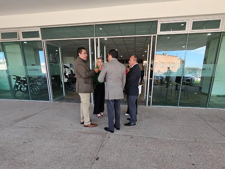 DAN “PUENTE” A EMPLEADOS DEL AYUNTAMIENTO AGREMIADOS AL SUTSEMOP EN FRESNILLO