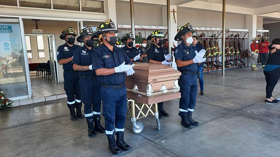 DAN SENTIDA DESPEDIDA AL BOMBERO RICARDO MARTÍNEZ