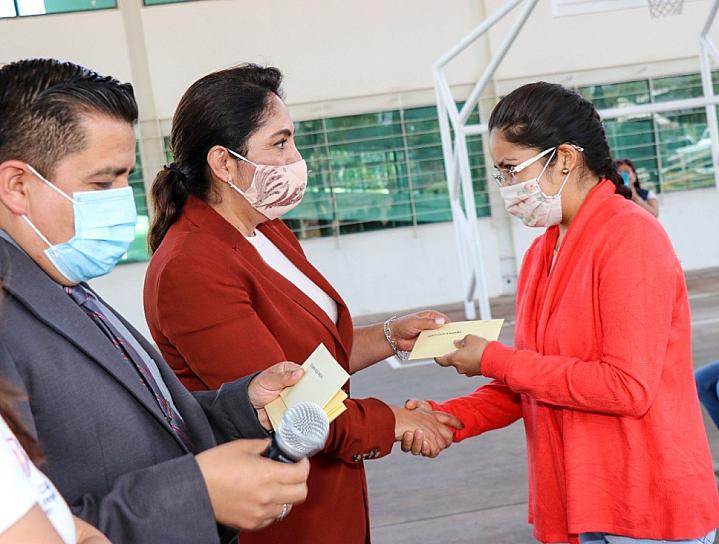 DA SEDIF DONATIVOS PARA GASTOS MÉDICOS A ZACATECANOS