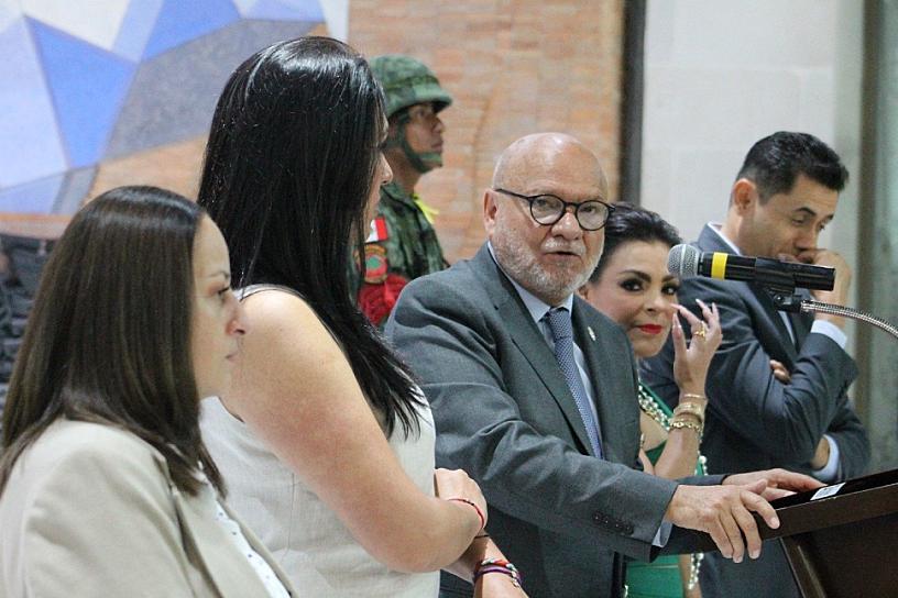 DAVID MONREAL NO SE TOMA EN SERIO NI A SÍ MISMO: ENRIQUE LAVIADA 