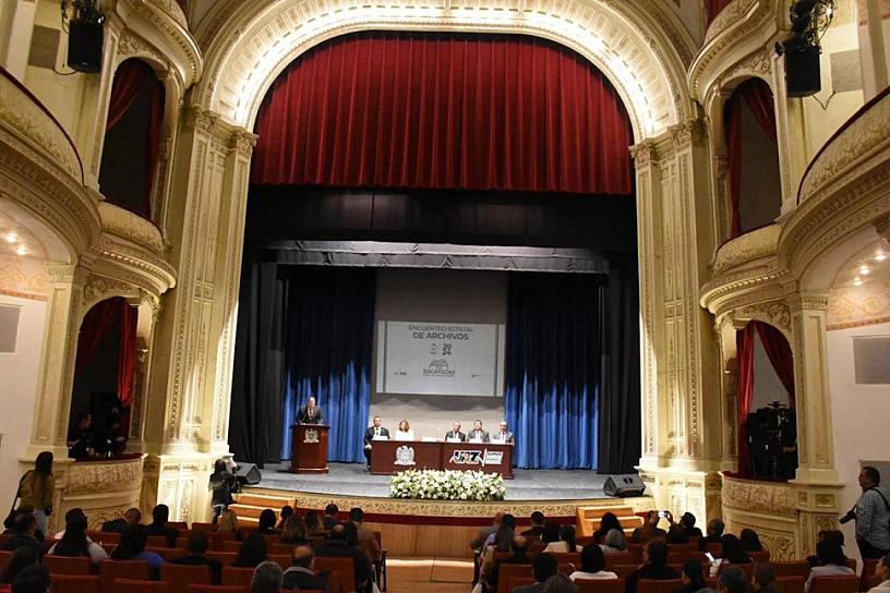 DEBATEN ARCHIVISTAS RETOS DE LA GESTIÓN DOCUMENTAL