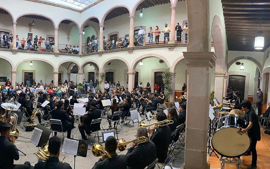 DEBUTA BANDA SINFÓNICA DE LA UAZ