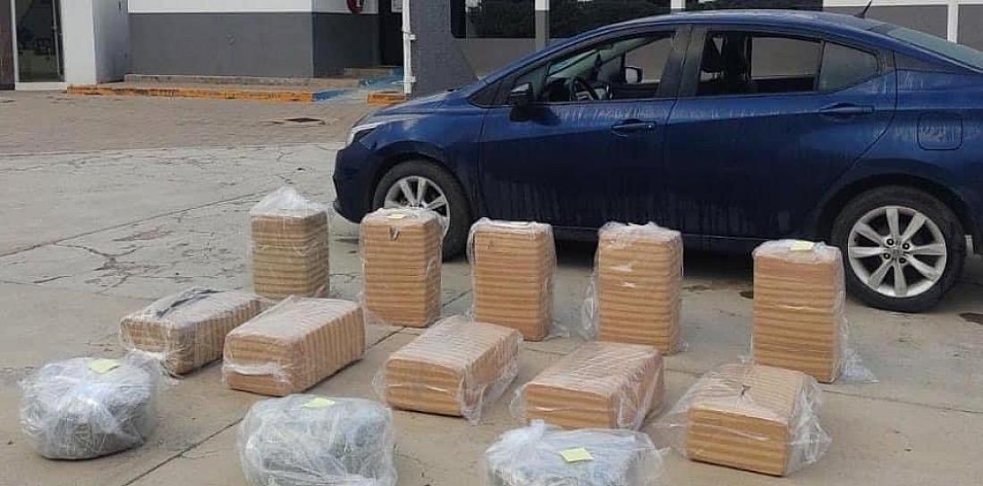 DECOMISA GN DROGA EN EL INTERIOR DE UN VEHÍCULO