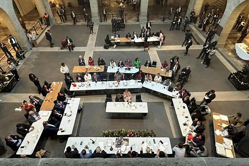 DEFIENDE AMLO REFORMAS AVALADAS FAST TRACK EN CONGRESO