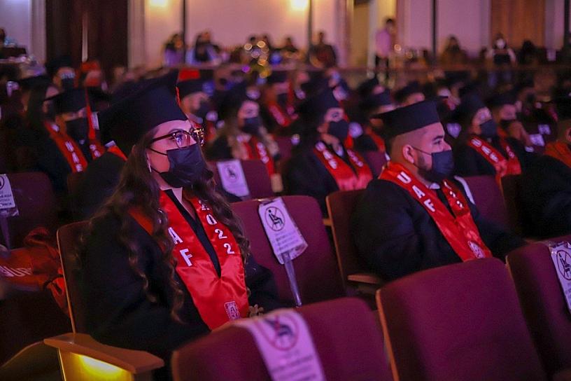 EGRESAN 57 JÓVENES DE LA UAF