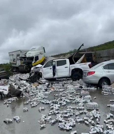 DEJA ACCIDENTE CARRETERO 3 MUERTOS Y 8 HERIDOS