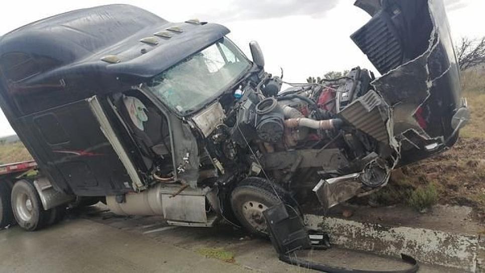DEJA ACCIDENTE CARRETERO DAÑOS MATERIALES