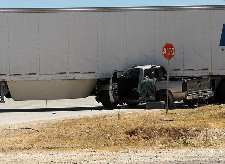 DEJA ACCIDENTE CARRETERO DOS PERSONAS LESIONADAS 