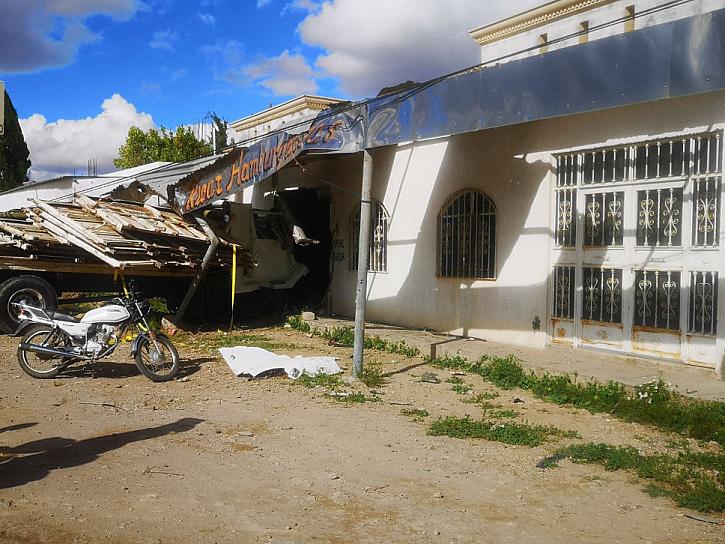 DEJA ACCIDENTE CARRETERO TRES LESIONADOS EN FRESNILLO