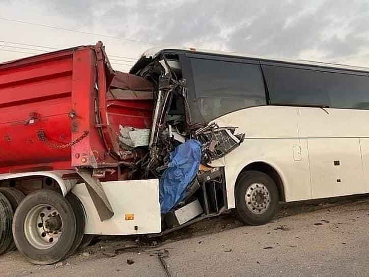 DEJA ACCIDENTE CARRETERO UN MUERTO Y 30 HERIDOS