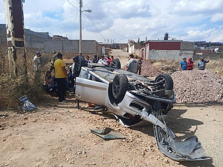 DEJA APARATOSA VOLCADURA TRES LESIONADOS