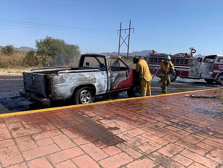 DEJA INCENDIO DE CAMIONETA CON PÓLVORA TRES LESIONADOS 