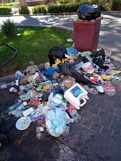 DEJAN BASURA EN LA ALAMEDA; PIDEN AUTORIDADES MANTENER LA CIUDAD LIMPIA 
